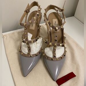 Valentino Garavani Blue Rockstud Patent Leather 10 cm Pumps, size 39